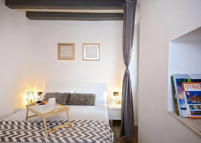 Atemberaubendes In Mit Einzigartigem Panorama Direkt Am Rovinj