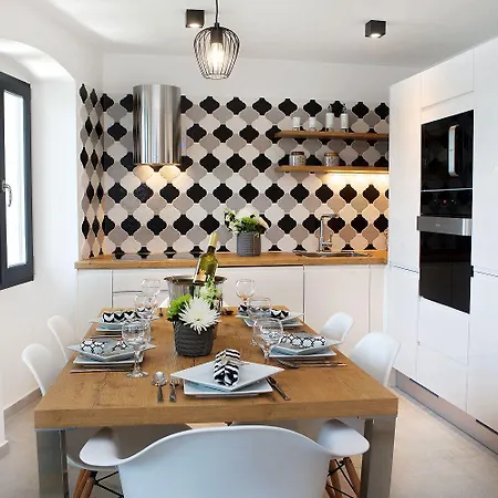 Atemberaubendes In Mit Einzigartigem Panorama Direkt Am Rovinj