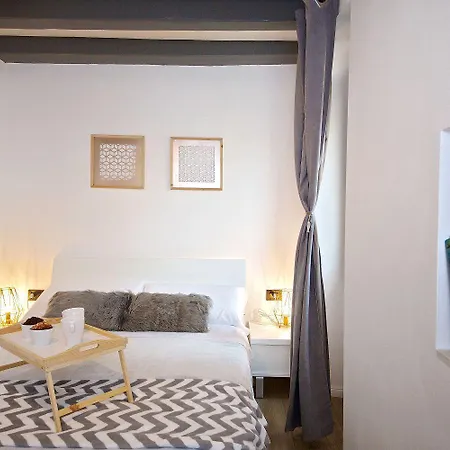 Atemberaubendes In Mit Einzigartigem Panorama Direkt Am Rovinj