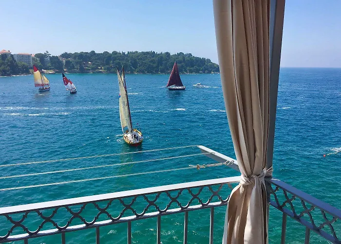 Atemberaubendes In Mit Einzigartigem Panorama Direkt Am Rovinj