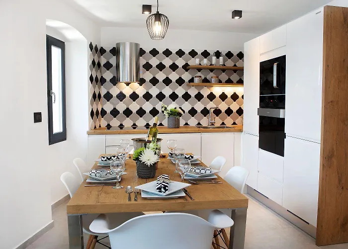 Atemberaubendes In Mit Einzigartigem Panorama Direkt Am ロヴィニ